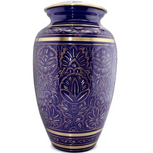 Vase traditionnel en métal bleu avec motif floral doré, urne de table faite à la main pour les occasions de commémoration - Product Image 1