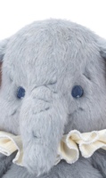 Peluche d'éléphant bébé gris personnalisée et adorable avec des oreilles roses et un col à volants