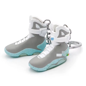 Porte-clés mini-sneaker 3D en plastique, modèle Back to the Future Bred Banned, pour dropshipping - Product Image 1