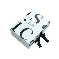Boîte d'expédition en carton de luxe personnalisable avec fermeture magnétique à ruban pliable pour emballage de perruques, vêtements et t-shirts