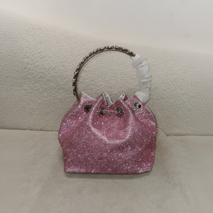 Elegancia y estilo clásico, hechos a mano con un cordón de macramé de lino suave para crear bolsos impresionantes. - Product Image 1