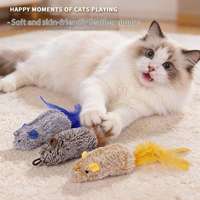 Jouet pour chat en peluche simulée en forme de souris, sonore, avec queue à plumes, à suspendre, pour jeu autonome