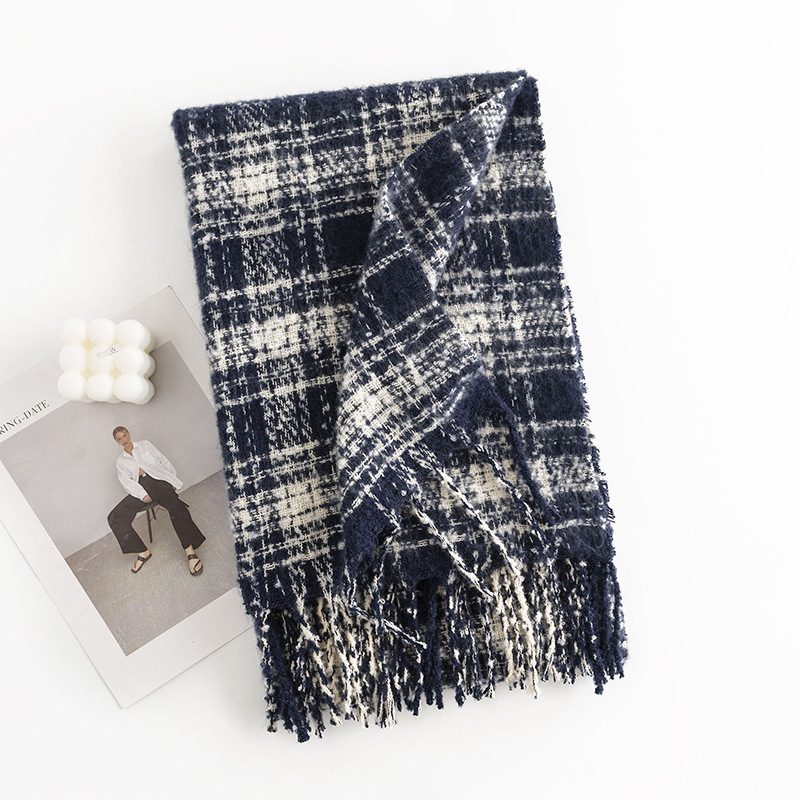 Autumn and Winter square Plaid Scarf Women With Elegant Casual Style Cold Cape Fashion Commuting Warm Neck Neck