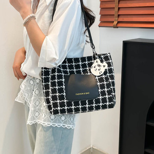 Sacs fourre-tout pour femmes 2025, grande capacité, noir et blanc, toile unie, fermeture éclair, sacs confortables sous le bras - Product Image 4