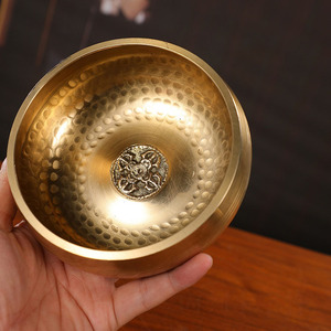 Campana Tibetana in Ottone Artigianale per Meditazione, Yoga, Terapia del Suono, Benessere Spirituale, Regalo, Rilassamento, Decorazione - Product Image 2