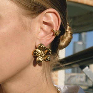 Pendientes de Flor con Baño de Oro de 18K en Acero Inoxidable, Joyería para Mujer, Uso Diario - Product Image 3