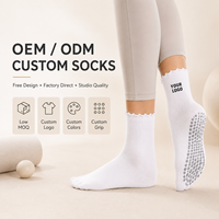 Chaussettes antidérapantes personnalisées avec logo pour femmes, chaussettes de yoga et de pilates, silicone antidérapant, respirantes, en coton, faible MOQ, directement de l'usine