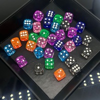 Dés en acrylique transparent colorés à coins arrondis de 16 mm D6 avec points