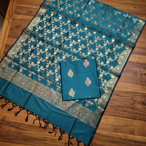 Ensemble trois pièces en tissu de soie Katan avec tissage Zari et Meena, tissu riche et tissé, idéal pour les occasions festives et les mariages. - Product Image 3