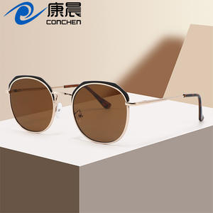 Gafas de Sol Redondas de Metal para Mujer Conchen, Protección UV400, Gafas de Sol de Viaje Modernas, Montura Negra, Lentes de PC - Product Image 1