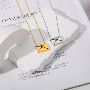 Regalo Personalizzato per San Valentino, Collana con Ciondolo a Forma <span class=keywords><strong>di</strong></span> Busta Apribile in Acciaio Inox con Incisione <span class=keywords><strong>di</strong></span> <span class=keywords><strong>Parole</strong></span> d'<span class=keywords><strong>Amore</strong></span> per Lei, Donne e Ragazze - Product Image 4