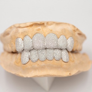 Grillz personnalisé entièrement serti de moissanite, plaqué or, en argent sterling 925, pour rappeur hip-hop, bijoux pour les dents - Product Image 2