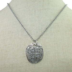 Collar con colgante de moneda del tesoro del doblón de pirata español europeo, cadena de acero inoxidable 304, fundición de Metal de estilo religioso - Product Image 1