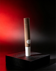 Tube de sérum pour les yeux en PE brun <span class=keywords><strong>mat</strong></span>, conteneur vide pour crème contour des yeux avec embout de massage en silicone en forme de gourde, impression personnalisée OEM pour soins de la peau - Product Image 1