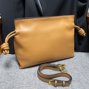 Bolso de mujer Bolsos de hombro cruzados de moda Bolsos de mensajero de cuero Pu para mujer Venta al por mayor Bolso de cuero con cordón personalizado - Product Image 3