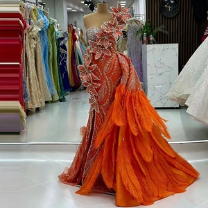 Abiti da Sera Personalizzati con Piume Lunghe Arancioni, Applicazioni in <span class=keywords><strong>Organza</strong></span> Naturale, Cristalli e Pizzo a Coda di Pesce - Product Image 1