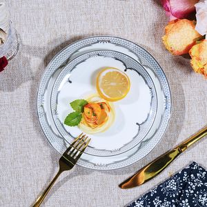 Vaisselle <span class=keywords><strong>de</strong></span> fête <span class=keywords><strong>de</strong></span> luxe minimaliste décorations <span class=keywords><strong>de</strong></span> <span class=keywords><strong>table</strong></span> ensemble <span class=keywords><strong>de</strong></span> dîner <span class=keywords><strong>en</strong></span> céramique à bord argenté assiettes <span class=keywords><strong>de</strong></span> chargeur pour Restaurant - Product Image 2