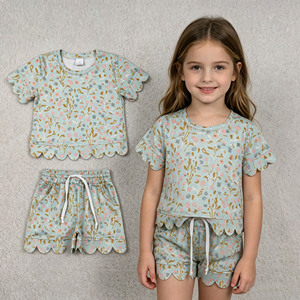 Ensembles de Vêtements Décontractés pour Filles Sœurs, Motifs Floraux Colorés et Carreaux, Bordures Festonnées Respirantes, Prêts à Expédier (RTS) – Collections Été pour Enfants - Product Image 1