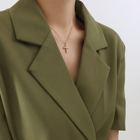 Bijoux fins de mode colliers de luxe en acier inoxydable pendentif de perle pour femmes filles chaîne plaquée or collier de croix exquis