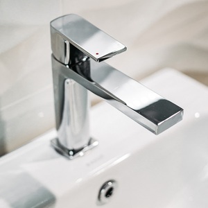 Vendita calda di Design moderno commerciale in ottone rubinetto per <span class=keywords><strong>lavabo</strong></span> acqua fredda calda cascata bagno <span class=keywords><strong>miscelatore</strong></span> rubinetto <span class=keywords><strong>con</strong></span> valvola in ceramica - Product Image 1