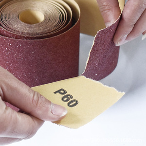 Rollo de papel de lija rasgado a mano de 10 cm x 40 m, grano P60, base de papel para pulir y lijar - Product Image 1