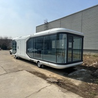 Maison-capsule spatiale de luxe, cabane mobile préfabriquée avec verre panoramique pour les vacances en plein air