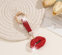 Porte-clés créatif en forme de lèvres incrusté de diamants et de strass, style coréen, pendentif de mode féminine pour la décoration de clés de voiture et de sacs