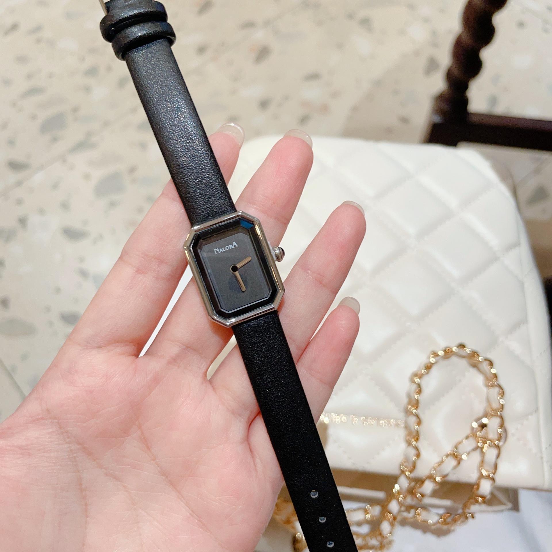 เปลือกเงิน-รูรับแสงใบหน้าสีดำ