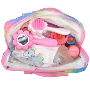 Accesorios para <span class=keywords><strong>Muñecas</strong></span>, Bolso de Mano Arcoíris con Ventana Transparente, <span class=keywords><strong>Se</strong></span> <span class=keywords><strong>Pueden</strong></span> Instalar Ropa de Bebé, Peine, Espejo, Vajilla, Set de Viaje para <span class=keywords><strong>Muñecas</strong></span> de 18 Pulgadas - Product Image 2