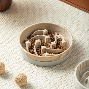 קערת האכלה איטית לחיות מחמד (חתולים וכלבים) מקרמיקה עם מעמד במבוק וטבעת סיליקון נגד החלקה, עם אפשרות להדפסת לוגו בהתאמה אישית, סיטונאי. - Product Image 5