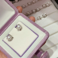 Vente en gros de boucles d'oreilles en argent pur S925 avec perles naturelles, boucles d'oreilles à clous en perles d'eau douce tendance, cadeaux de bijoux pour femmes