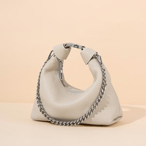 กระเป๋าถือหนังวัวกลับสำหรับผู้หญิง ลดราคาสุดฮอต คุณภาพสูง หนังแท้เคลือบด้าน กระเป๋าสะพายไหล่/สะพายข้าง - Product Image 1