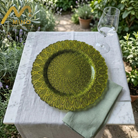 Assiettes de présentation rondes de luxe en verre de 13 pouces, motif plumes vert citron, texture texturée, pour décoration de banquets de mariage