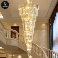 Lustre d'escalier en cristal moderne de luxe sur mesure pour hall d'hôtel Mode de commande à distance