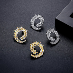 Boucles d'oreilles clous en forme de C, luxueuses et étincelantes, avec feuille de <span class=keywords><strong>laurier</strong></span> et zircone marquise, plaquées or 18 carats, bijoux de déclaration pour femme, mariage - Product Image 3