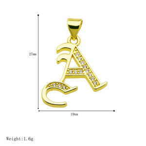 CZ9314 Liontin Medal Persegi Panjang Huruf Abjad Gotik Inggris Kuno Berlapis Emas 18k dengan Batu CZ yang Populer dan Anggun - Product Image 3
