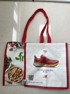 ถุงช้อปปิ้งผ้า PP ทอจากวัสดุรีไซเคิล พิมพ์กราเวียร์ เคลือบ BOPP สำหรับของขวัญและงานฝีมือ - Product Image 4