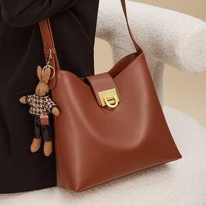 Nouveau sac seau pour femme en cuir véritable, sac bandoulière et sac à épaule, design polyvalent, léger, luxueux et imperméable - Product Image 2