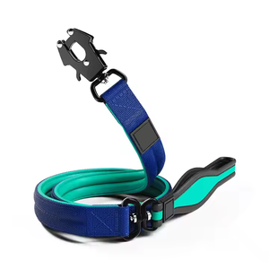 Laisse tactique pivotante en sangle de nylon doublée néoprène avec poignée souple en métal et clip mousqueton rotatif à verrouillage - Product Image 2