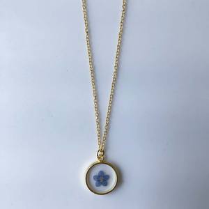 Collier en moissanite plaqué or, fleur bleue « oubliez-moi-pas » séchée, colliers botaniques secs pour femmes - Product Image 2