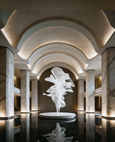 Sculpture artistique transparente personnalisée en structure métallique argentée suspendue pour hôtel, centre commercial, exposition, espace commercial, atrium
