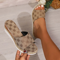 Sandales de plage imprimées en gros direct usine, chaussures plates décontractées antidérapantes, pantoufles tissées, pantoufles tendance pour femme