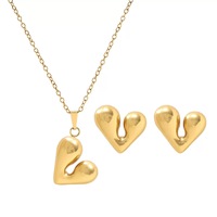 Ensemble collier pendentif cœur et boucles d'oreilles clous en acier inoxydable plaqué or PVD 18 carats pour femme, bijoux asymétriques délicats style bohème, cadeau