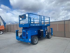 Nueva plataforma elevadora autopropulsada de tijera hidráulica de precio barato de Genie para hombre a estrenar para la construcción en venta - Product Image 4