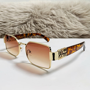 Lunettes de soleil carrées Miumiu, monture intégrale, verres dégradés, UV400, protection solaire de luxe pour femmes - Product Image 3