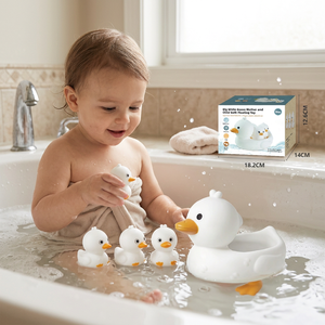 Set di Giocattoli da Bagno per Bambini, Papera Bianca con 3 Anatroccoli, Giocattoli Galleggianti in Gomma Morbida per Vasca da Bagno e Doccia - Product Image 4