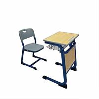 Mobilier scolaire moderne et écologique au design biophilique avec intégration végétale pour le bien-être, l'apprentissage ludique, l'utilisation en milieu hospitalier et sportif