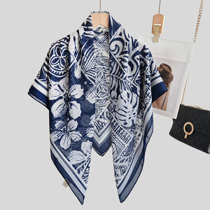 <span class=keywords><strong>Sciarpa</strong></span> Quadrata Estiva Leggera in Tessuto Poliviscosa Stampato in Voile di Cotone 105*105cm <span class=keywords><strong>Elegante</strong></span> <span class=keywords><strong>Blu</strong></span> Bianco Stampato Copricapo Scialle - Product Image 3