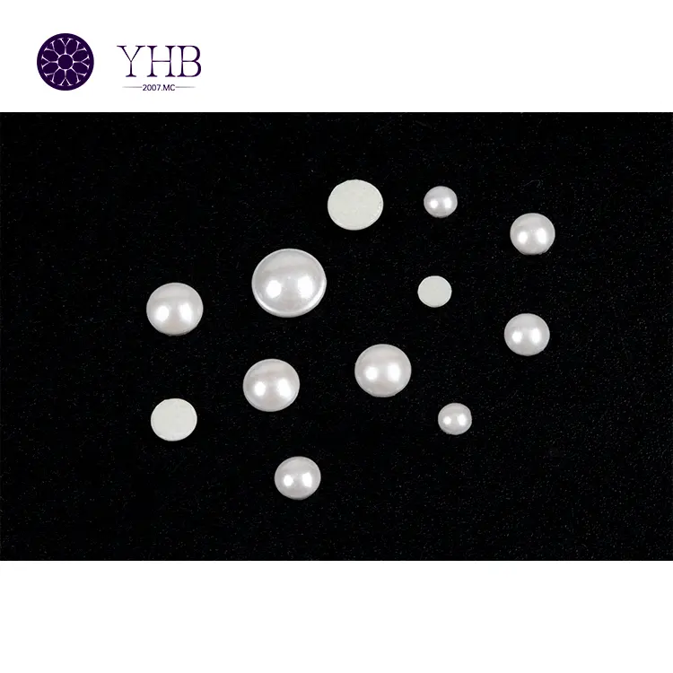 Perhiasan mutiara kuku selebriti Internet berlian imitasi Dekorasi manik bulat kustom ukuran kecerahan tinggi putih dasar datar melengkung