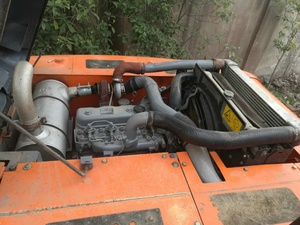 Excavatrice d'occasion Hitachi ZX130 0,59m3 13 tonnes, excavatrice à chenilles moyenne d'occasion, ZX70 ZX120 avec moteur Isuzu, pompe à engrenages à Shanghai - Product Image 3